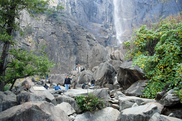 Bridalveil Fall viewing area, Yosemite National Park, California